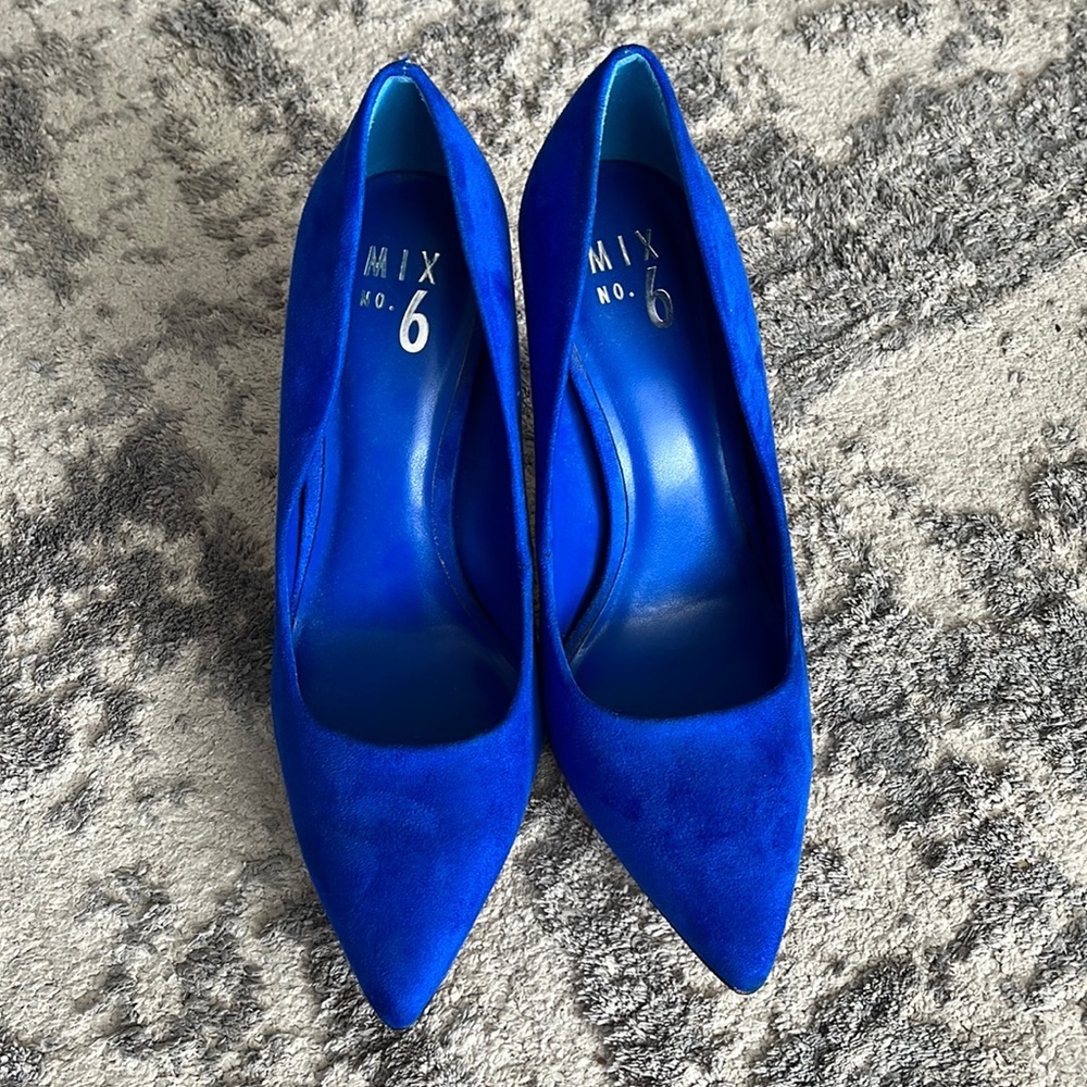 Adorable Royal blue heels!!